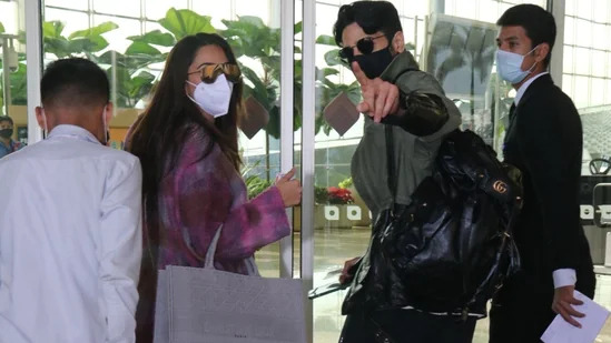 Sidharth Malhotra and Kiara Advani spotted together leaving for New Year vacation together